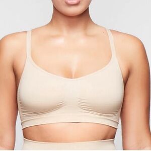 SKIMS Seamless sculpting Bra Clay xxs